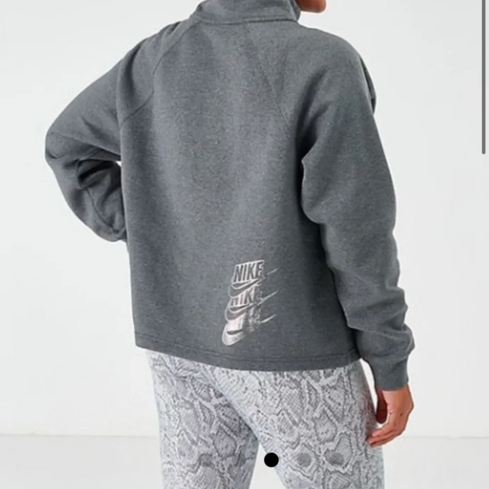 Woman’s Nike Half zip sweatshirt- 1x new without tags